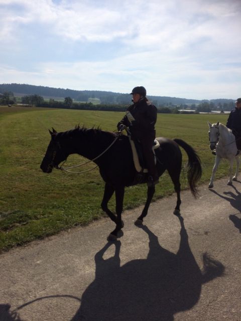 Edith und Kajetan bei einem Wanderritt